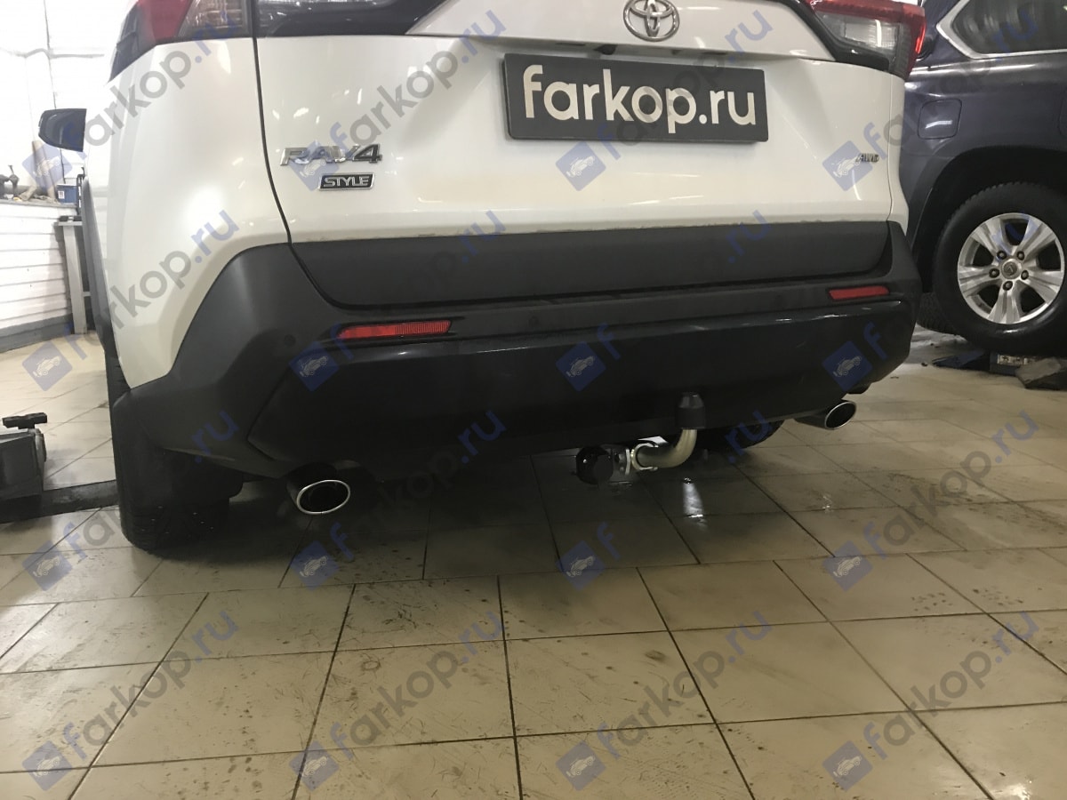 Установили фаркоп Galia для Toyota RAV4 2021 г. Установили фаркоп Galia для Toyota RAV4 2021 г.